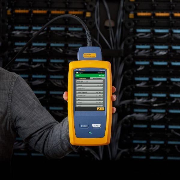 Picture of 2 GHz DSX Cable Analyzer Versiv 2 w/ Wi-Fi. Analyzer Versiv 2 w/ Wi-Fi.