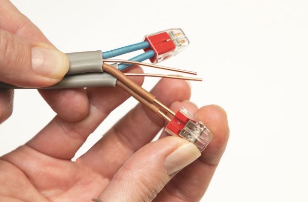 Picture of 32A 2 Port Push-in Wire Connector 100pc Jar. 0.75mm2 - 4.0mm2 Solid 1.5mm2