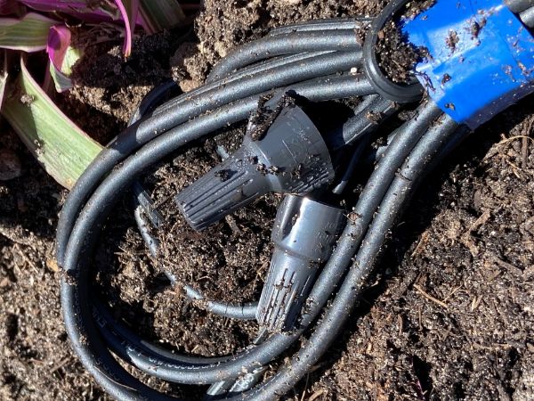 Picture of 32A Grey/Red WeatherProof Twister Wire Connector 100pc Jar Up to 4mm2 Wire