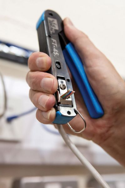 Picture of Feed Through Modular Plug Crimp Tool