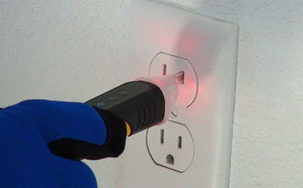 Picture of 50-1000V AC Single Range NCVT w/ Flashlight. CAT IV 1000V Rating