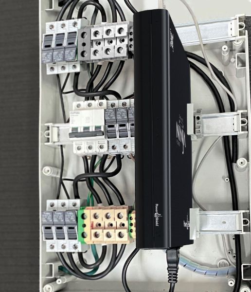 Picture of Ninja Slimline 600VA (360W) Lithium Stand-by UPS Silent Operation. Auto Restart