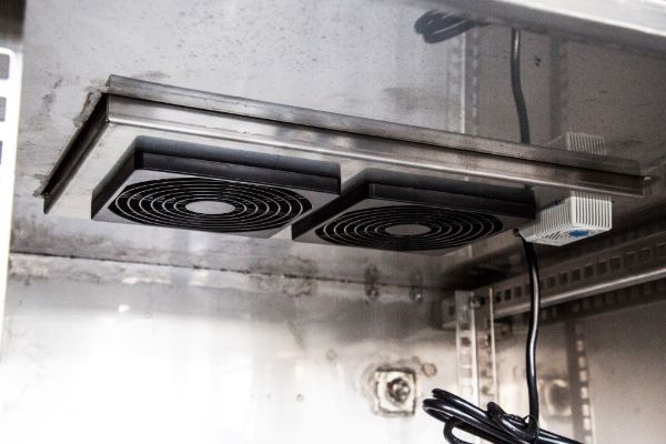 Picture of 18RU Stainless Vented Outdoor Wall Mount Cabinet (611x425x915mm). Stainless