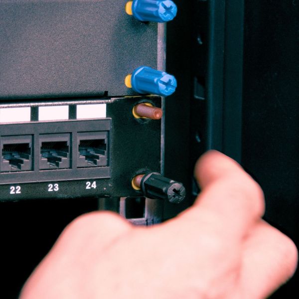 Picture of Series II 100-pack Maroon Smart Rack Mounting System. Replacement for Cage Nuts