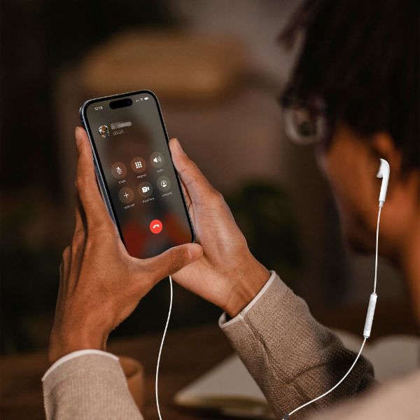 Picture of Mono In-Ear Wired Earphone with USB-C Connector. In-Line Microphone & Volume