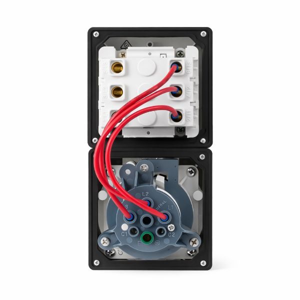 Picture of Switched Outlet 4 Pin 10A Round IP66 Stainless Steel cover fastening